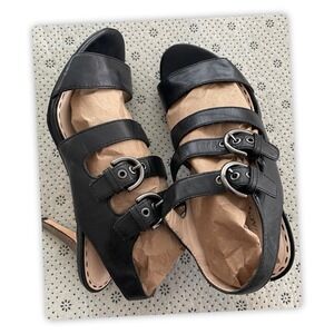 Coach‎ Strappy Heel Sandals Size: 9B, Flaws On Outsole